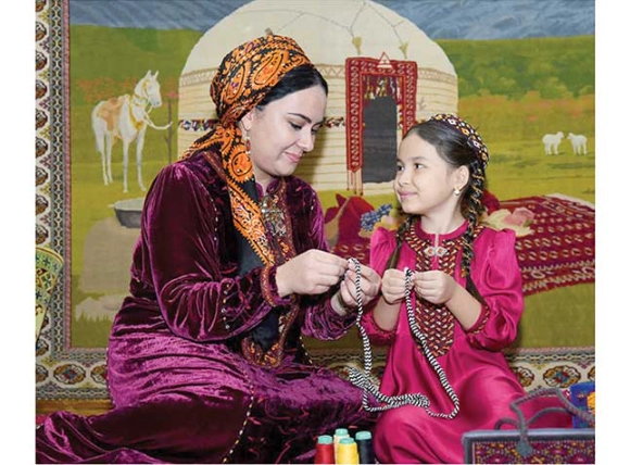 Eli — gül edebi — dür